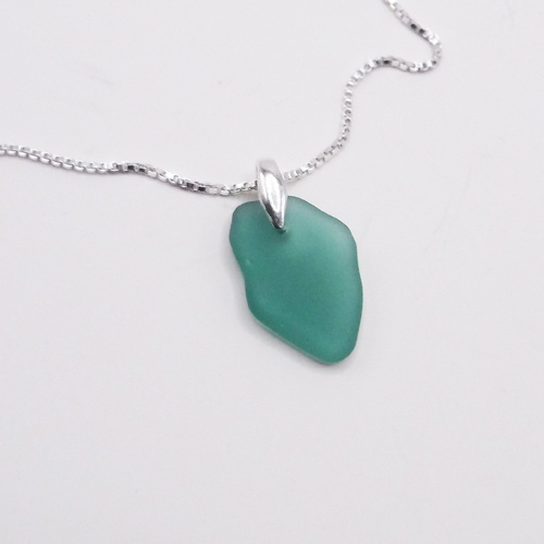 small teal necklace 1