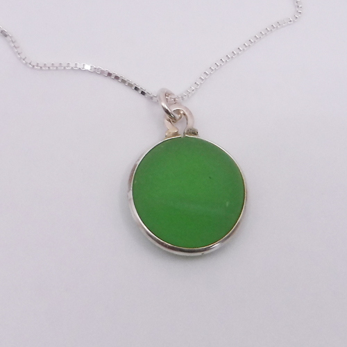 lime green necklace 1