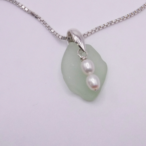 mint green necklace 1
