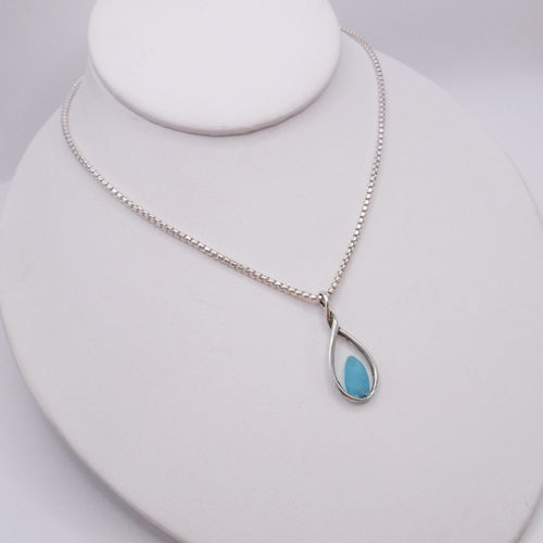 blue necklace 3